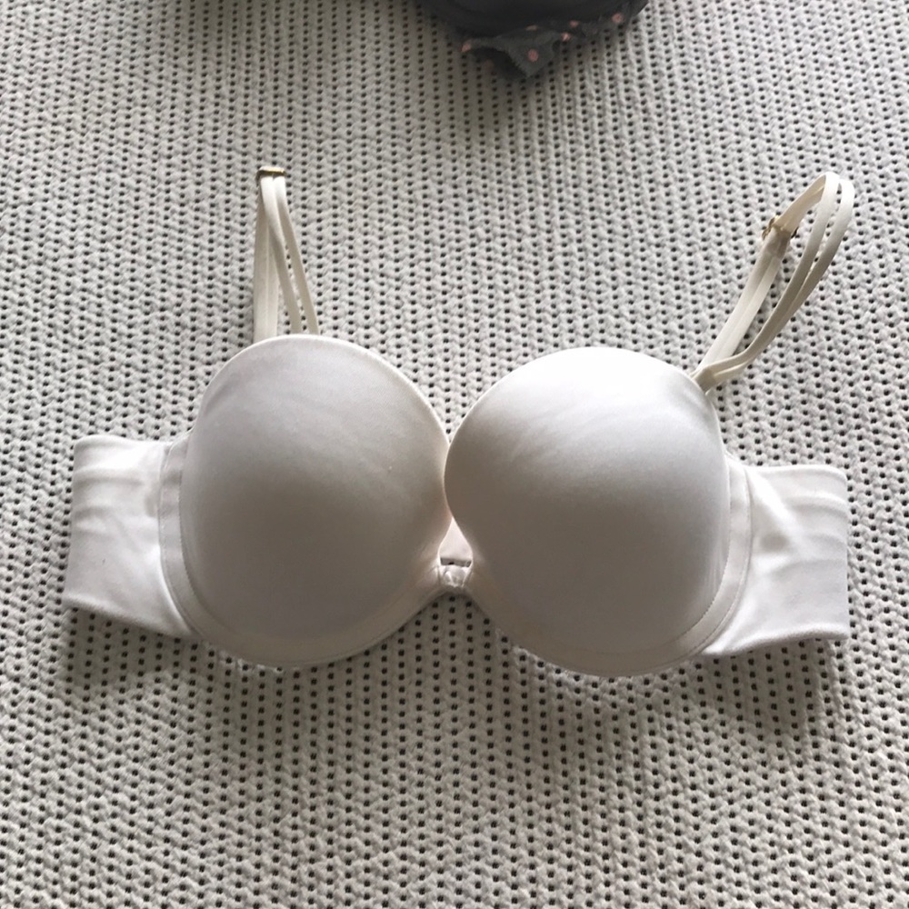 Victoria’s Secret strapless bra